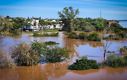 ANCAP extiende colaboración al SINAE para reparación de daños por inundaciones