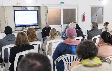 Charla abierta a vecinos de La Teja por obra del bypass del oleoducto