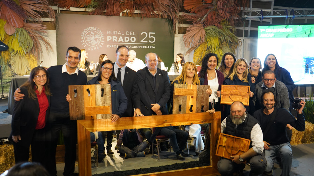 Stand de ANCAP conquista el Gran Primer Premio en la Expo Prado 2025