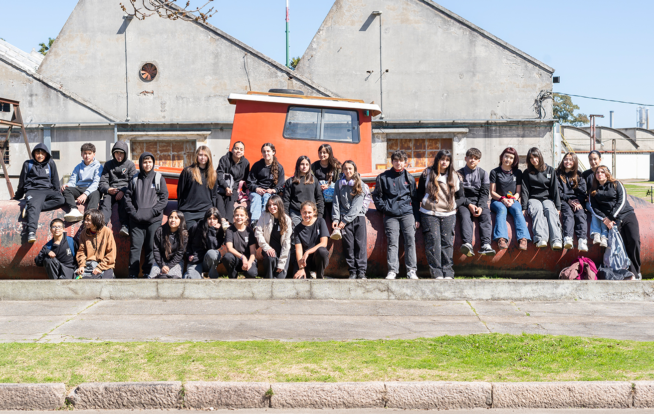 Estudiantes de Montevideo se acercaron a las STEM a través de la historia de ANCAP